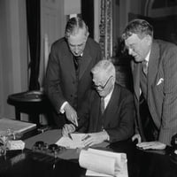Вицепрезидентът Гарнър подписва законопроект за неутралитет. Ян. История